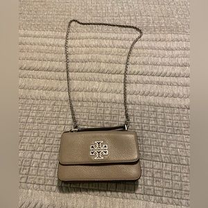Tory Burch Britten Crossbody in French Gray